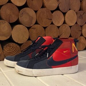 Nike Men's Dark Blue and Red Sneakers